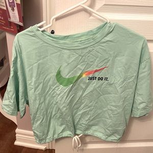 Nike cropped tee